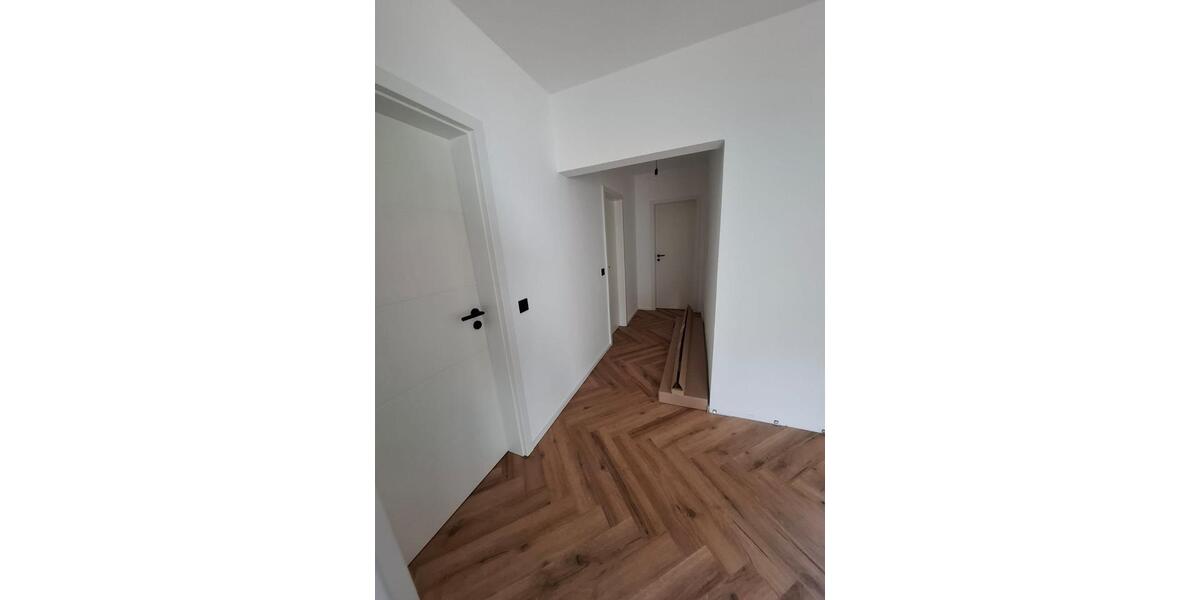 Erstbezug nach Kernsanierung: 5-Zimmer Wohnung mit Balkon 4 zimmer