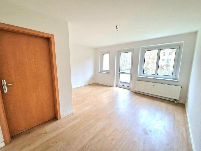 Helle 2-Zimmer-Wohnung mit Einbauküche und Balkon auf dem Kaßberg!