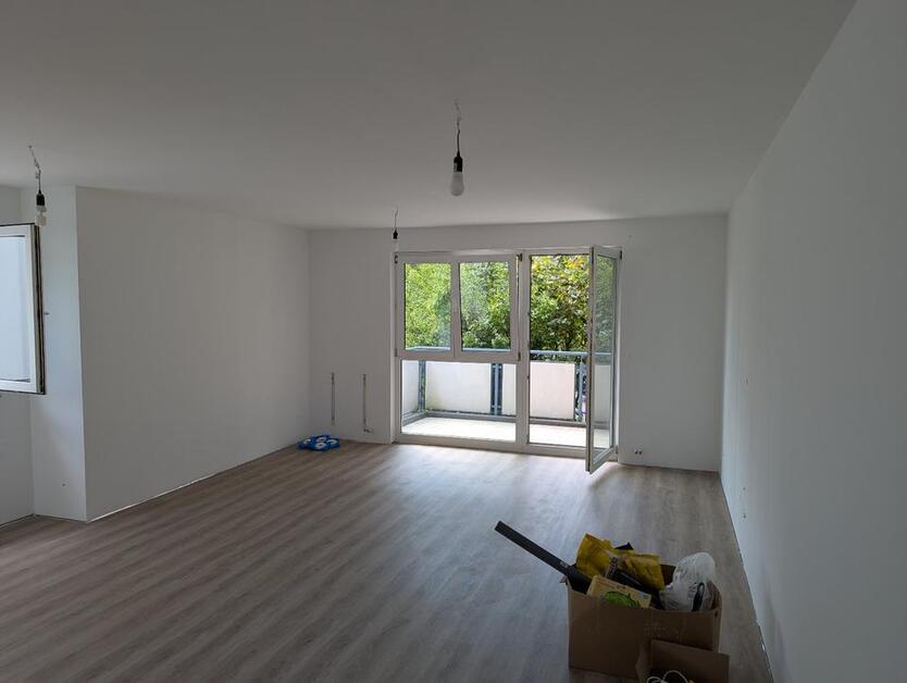 3,5 Zimmer Wohnung mit EBK, Balkon und Garage