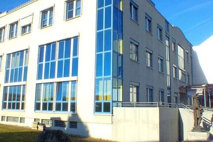 Büro in Rüsselsheim 1.408 € 216.6 m²