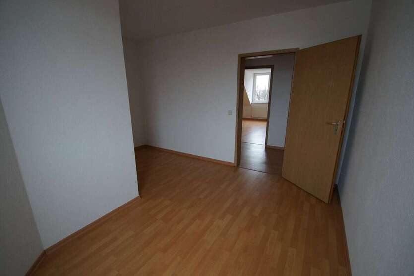 geeignet für 2er-WG - 2,5-Zi-DG-Whg - Laminat, Badewanne 2.5 zimmer