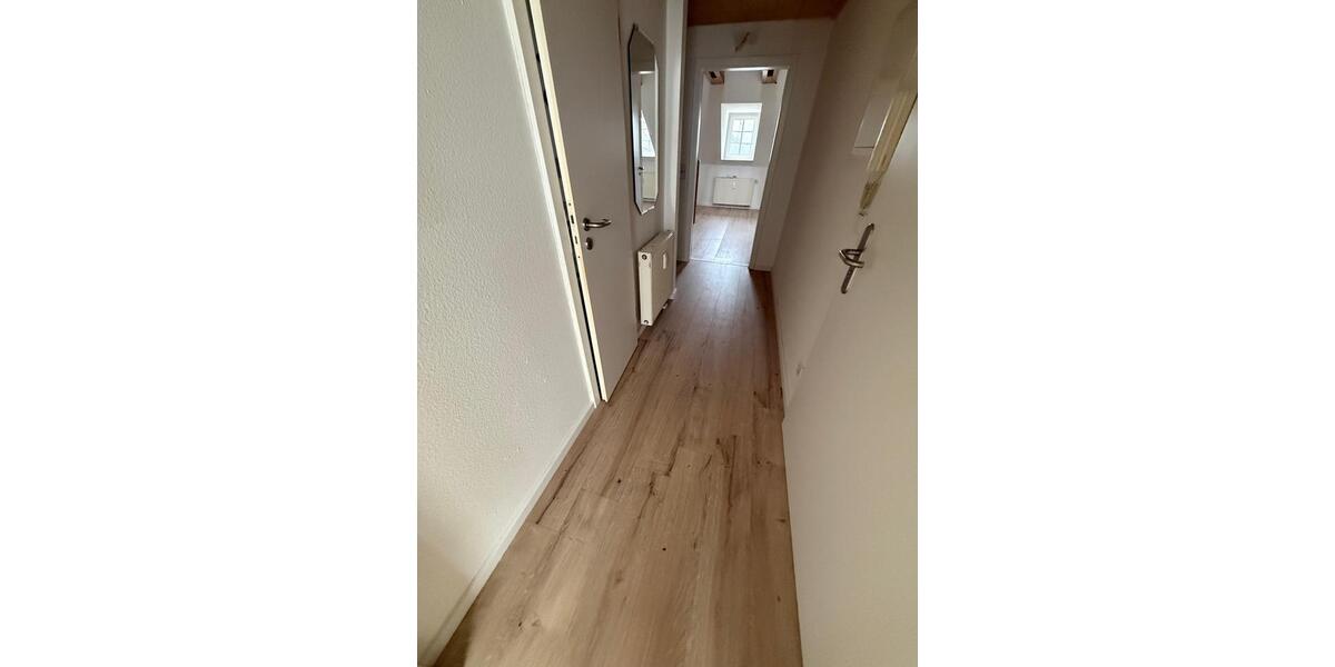 Dachgeschoßwohnung Lichtenstein (Sachsen) - 3.5 Zimmer, 76 m&sup2;, 450&euro; | Angebot:25902789
