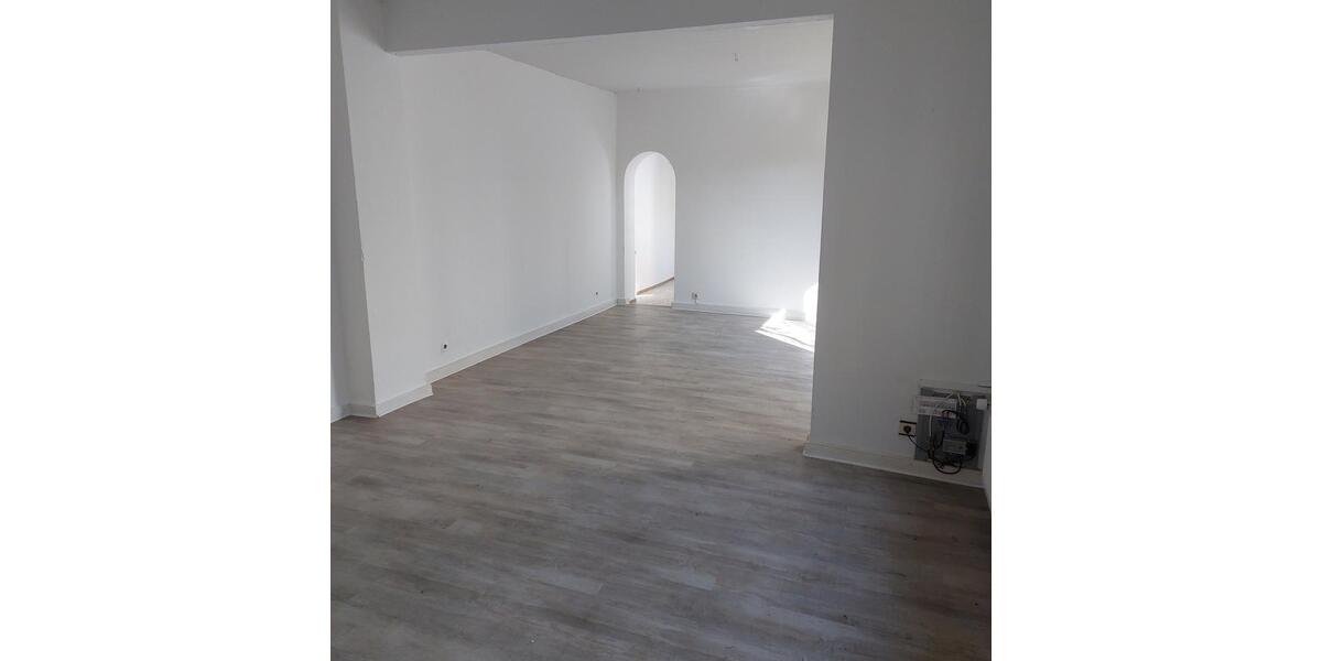 Etagenwohnung Flensburg - 5 Zimmer, 100 m&sup2;, 1.100&euro; | Angebot:25841223