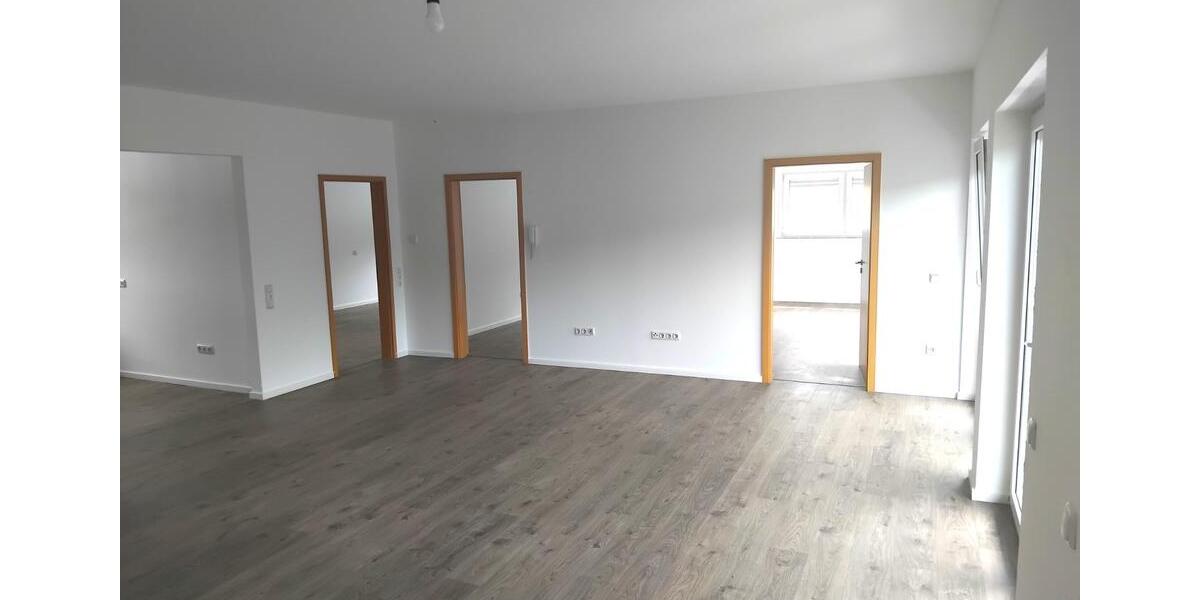 Helle 4 Zimmer WHG, EBK, TGL Bad, Balkon zu vermieten 4 zimmer