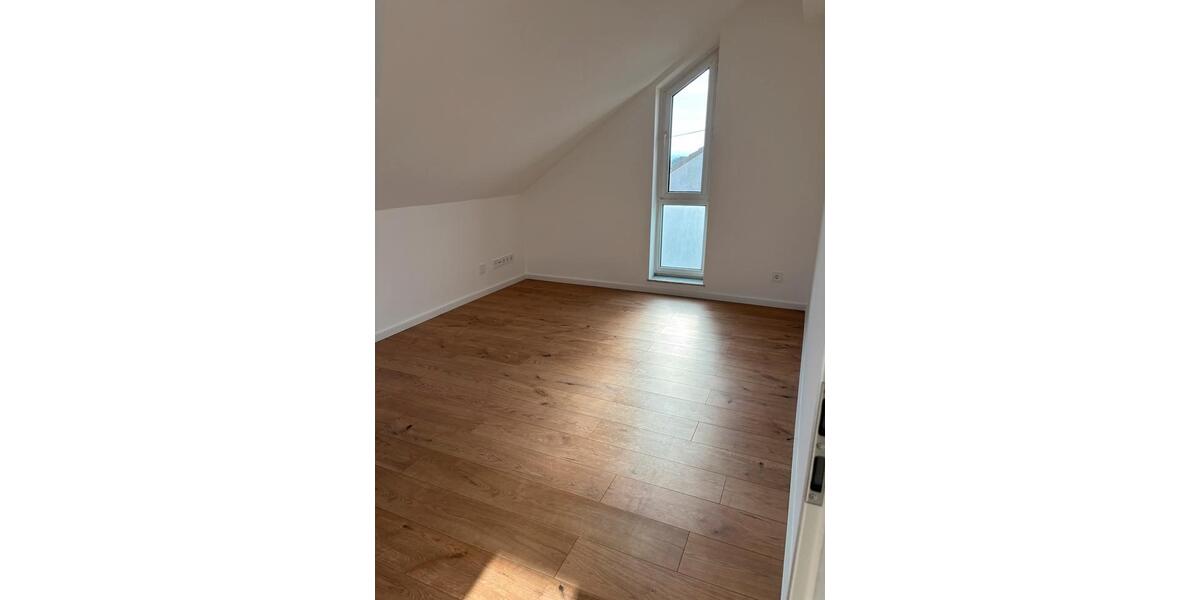 Dachgeschoßwohnung Nickenich - 4 Zimmer, 112 m&sup2;, 1.160&euro; | Angebot:25056591