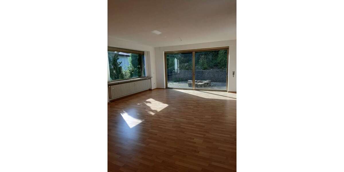 Etagenwohnung Burgkunstadt - 4 Zimmer, 150 m&sup2;, 1.100&euro; | Angebot:25079144