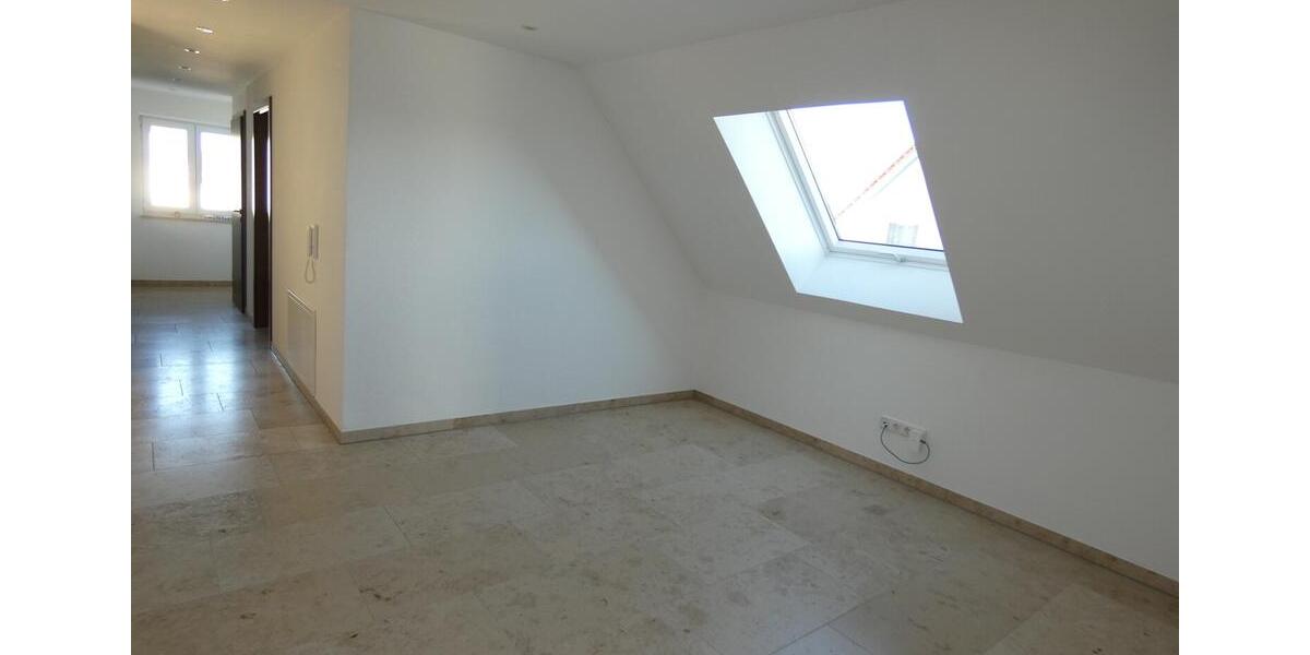 Dachgeschoßwohnung Finningen - 3 Zimmer, 126 m&sup2;, 820&euro; | Angebot:24865096