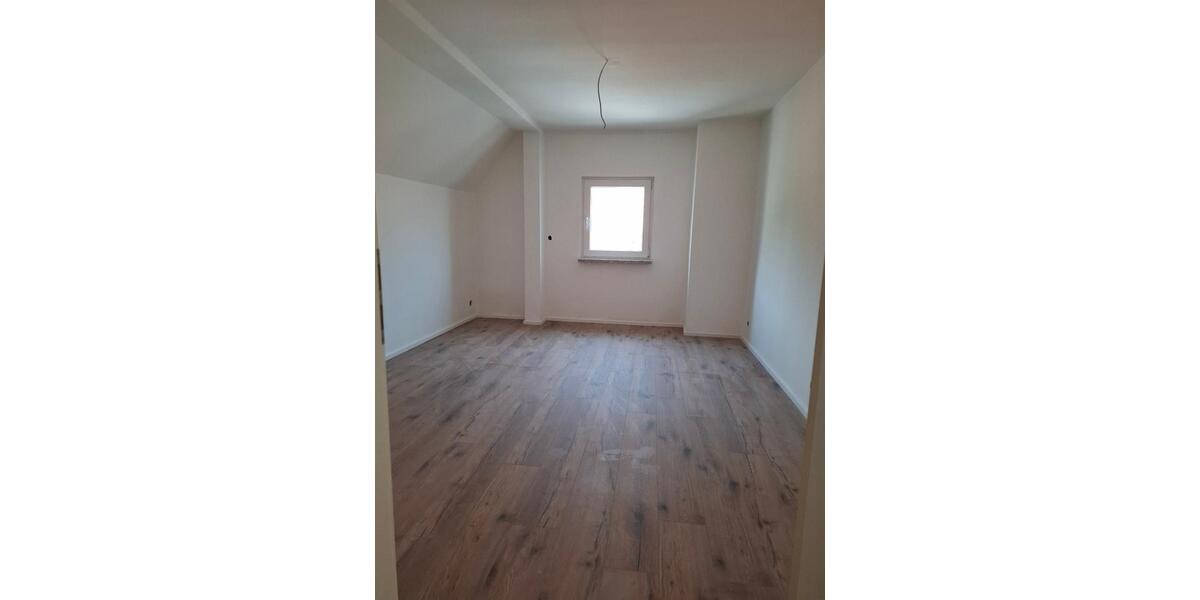 Dachgeschoßwohnung Klingenmünster - 3 Zimmer, 120 m&sup2;, 800&euro; | Angebot:25873823