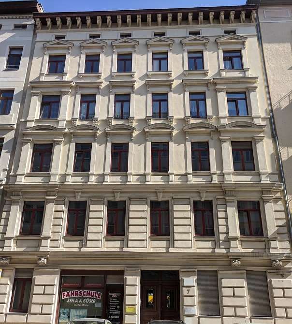 großzügige 2 Zimmer-Wohnung mit Einbauküche *in bester Lage* !!!