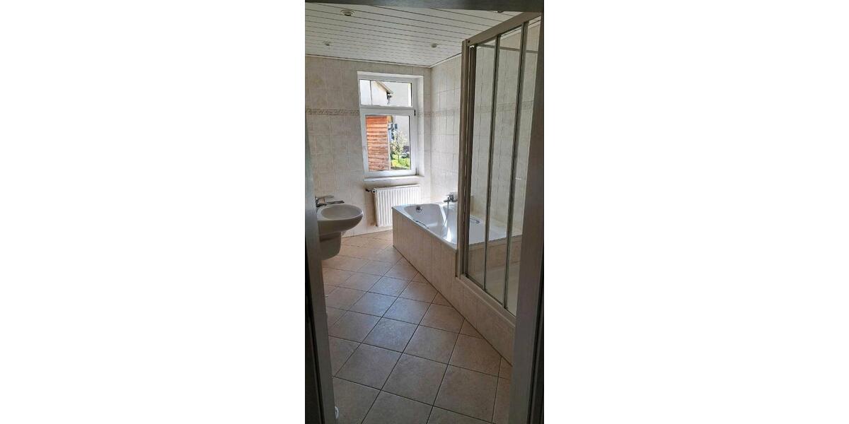 Etagenwohnung Geringswalde - 4 Zimmer, 93 m&sup2;, 590&euro; | Angebot:26330026