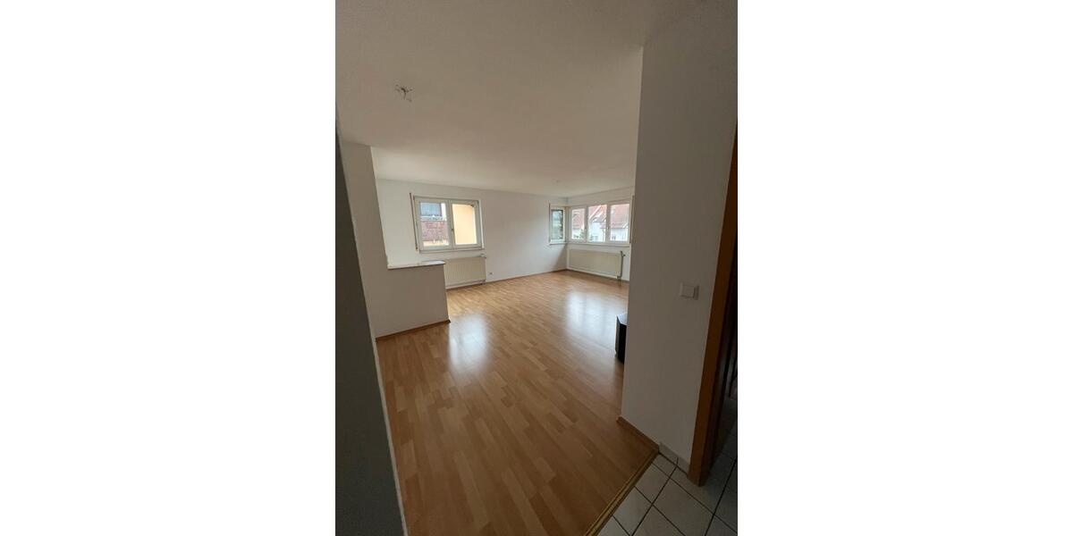 Hochparterre Brackenheim - 3.5 Zimmer, 75 m&sup2;, 1.050&euro; | Angebot:26235925