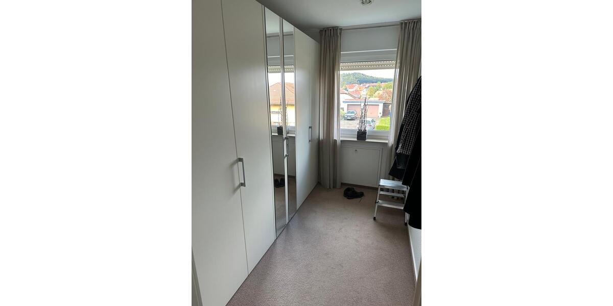 Erdgeschoßwohnung Schwalmstadt - 5 Zimmer, 145 m&sup2;, 1.250&euro; | Angebot:25906716