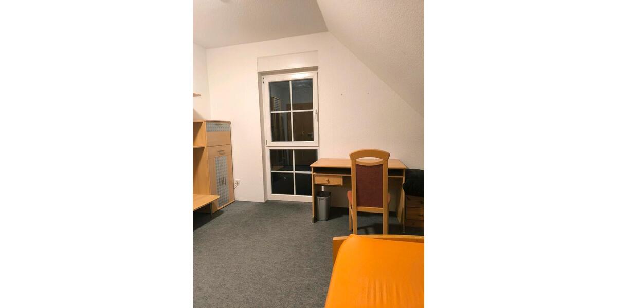 1 NR Zimmer in 4 er WG für Anruferinen 1 zimmer