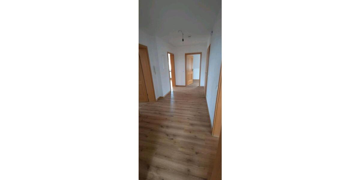 Frisch renovierte 4 Zimmer DG-Wohnung in Röhrmoos-Großinzemoos 4 zimmer