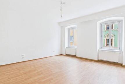 Wohnung Regensburg Innenstadt - 3 Zimmer, 130 m&sup2;, 1.100&euro; | Angebot:26733550
