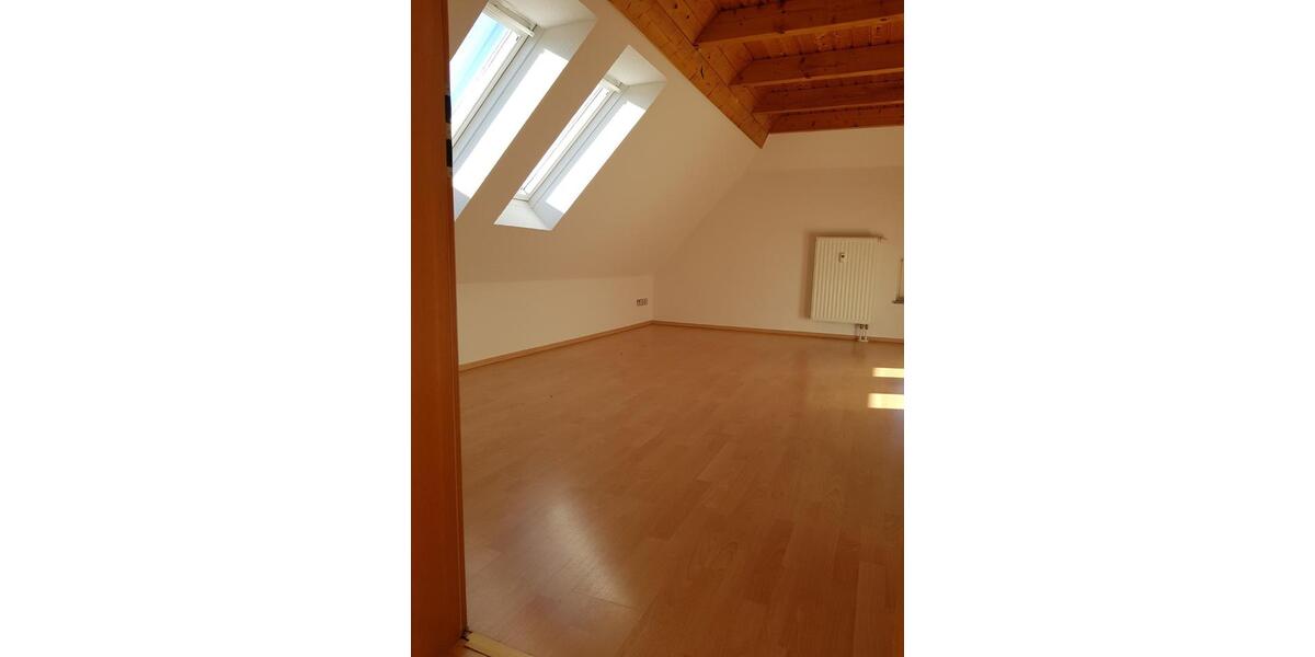 Dachgeschoßwohnung Hohenstein-Ernstthal Ernstthal - 3 Zimmer, 85 m&sup2;, 595&euro; | Angebot:25255010