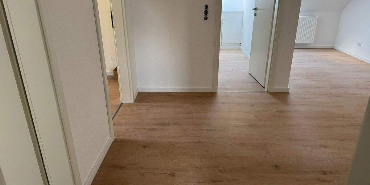 *Erstbezug nach Komplettsanierung! 2-Zi-Wohnung mit neuer Einbauküche u. saniertem Duschbad* 2 zimmer