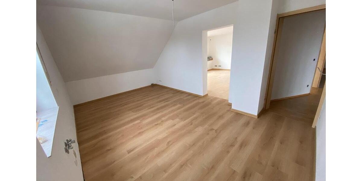 Dachgeschoßwohnung Burgheim - 4 Zimmer, 115 m&sup2;, 1.350&euro; | Angebot:23804526