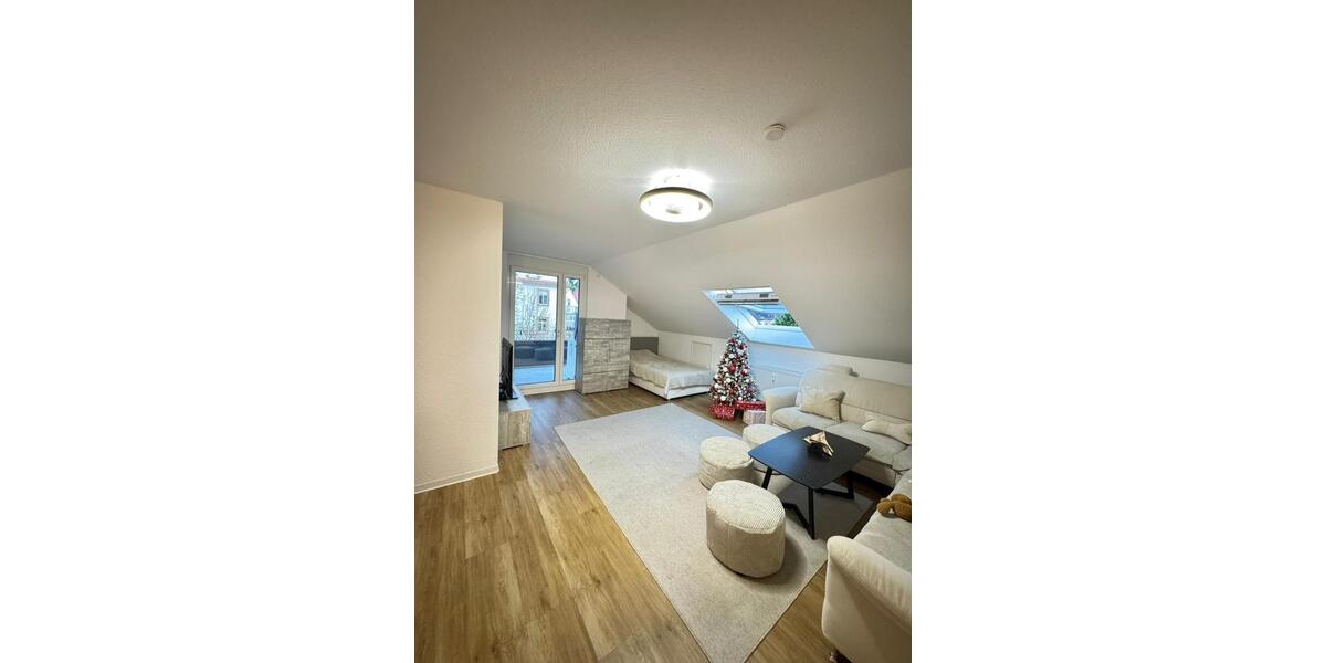 Helle Dachgeschosswohnung in ruhiger zentraler Lage 3 zimmer