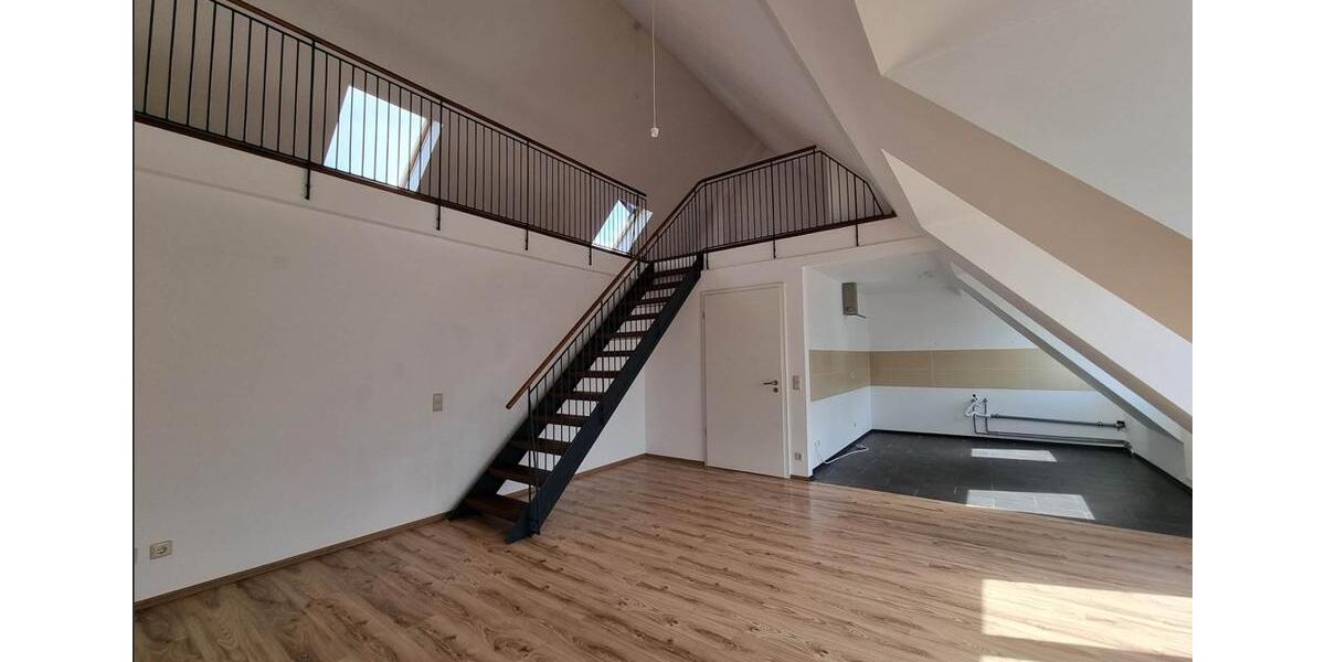 Dachgeschoßwohnung Rötha - 4 Zimmer, 127 m&sup2;, 1.260&euro; | Angebot:24548496