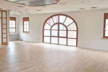 Büro in Bahlingen 1.008 € 126.09 m²