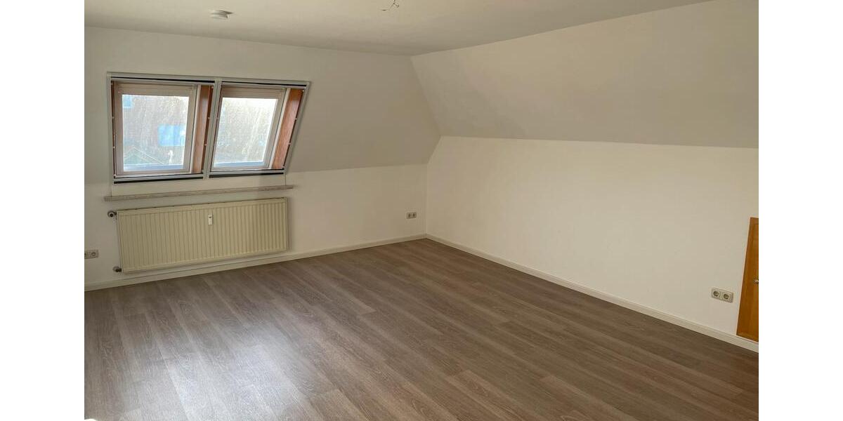 Dachgeschoßwohnung Stade Bützfleth - 4 Zimmer, 110 m&sup2;, 1.400&euro; | Angebot:24432525