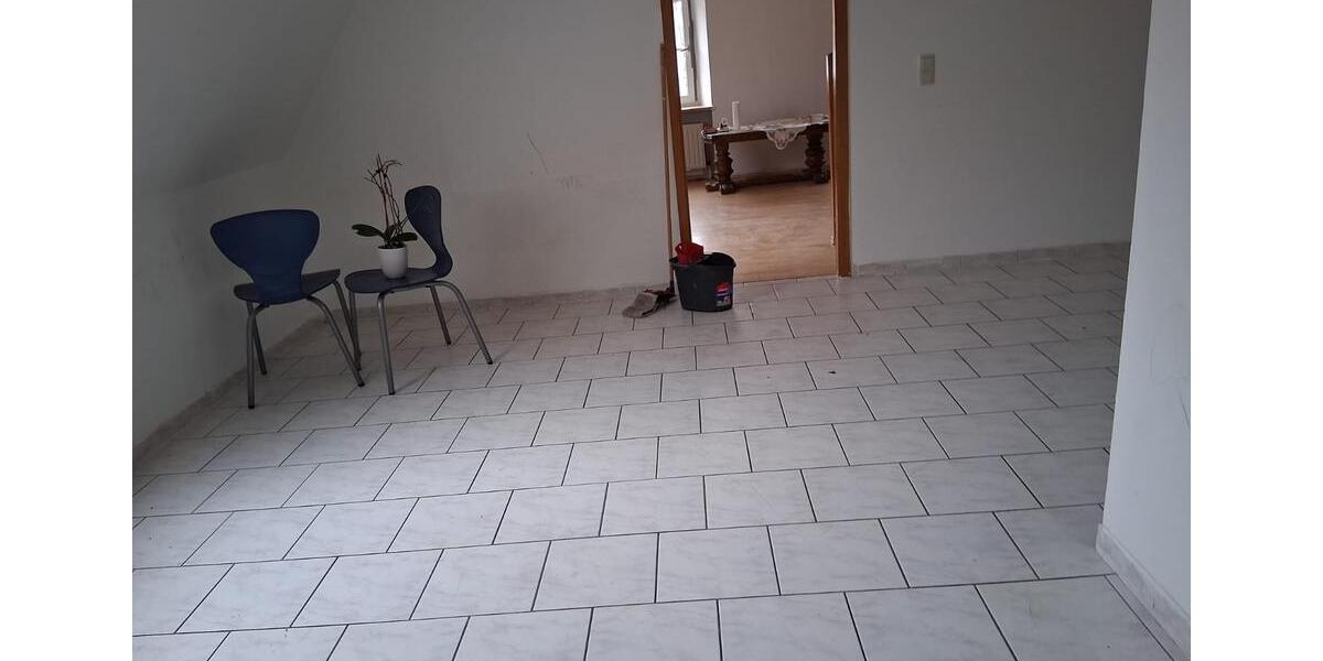 Schöne 4 Zimmer DG-Wohnung zur Miete zimmer