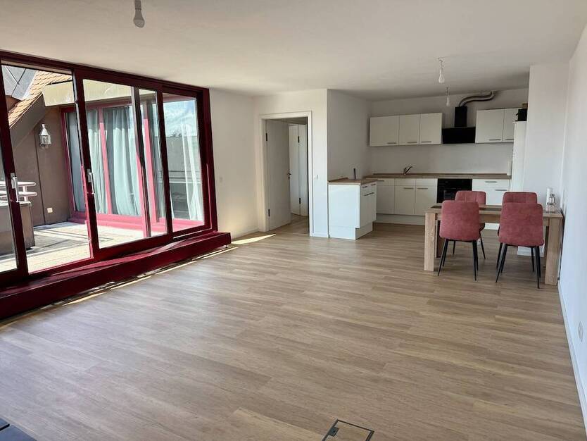 Modernisierte 2 - Zimmerwohnung mit großer Loggia zum wohlfühlen!
