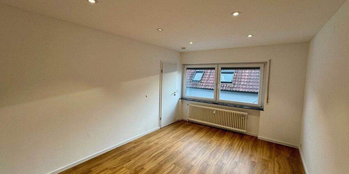 Sehr schöne, vollständig renovierte 3-Zimmer-Wohnung in ruhiger Innenhoflage von Durmersheim 3 zimmer