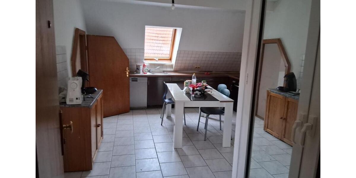 Schöne 4 Zimmer DG-Wohnung zur Miete zimmer