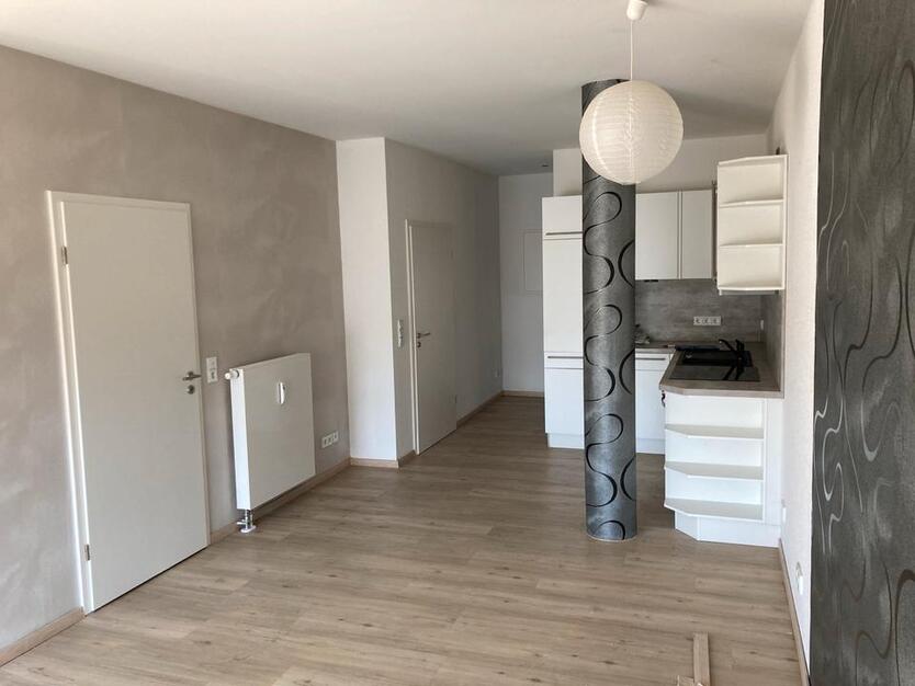 Wunderschöne 2 Zi Wohnung in SZ Bad mit großer Terasse