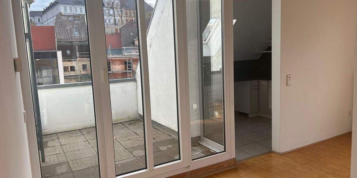 Etagenwohnung Weißenfels - 3 Zimmer, 109 m&sup2;, 800&euro; | Angebot:25770425