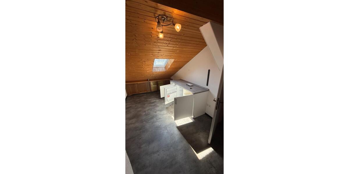 Dachgeschoßwohnung Weiden in der Oberpfalz - 2 Zimmer, 65 m&sup2;, 450&euro; | Angebot:26413853