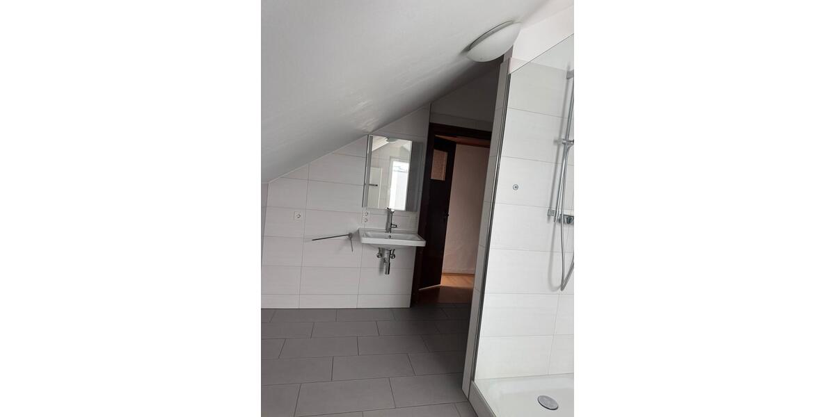 Dachgeschoßwohnung Gießen - 5 Zimmer, 105 m&sup2;, 1.450&euro; | Angebot:24855375