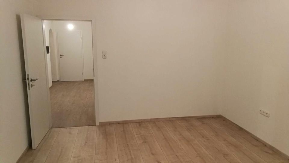 Erdgeschoßwohnung Poppenricht - 3 Zimmer, 94 m&sup2;, 740&euro; | Angebot:26568444