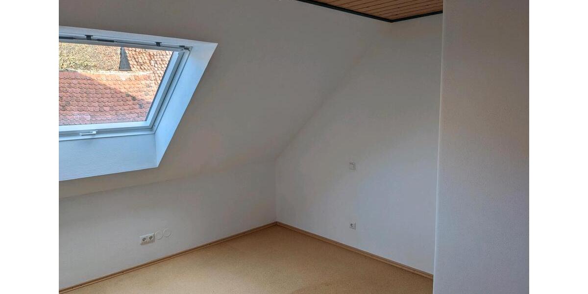 Dachgeschoßwohnung Adelshofen - 4 Zimmer, 132 m&sup2;, 910&euro; | Angebot:26537137