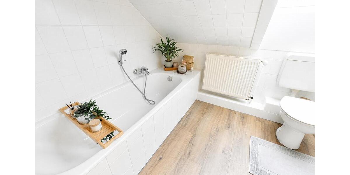 Dachgeschoßwohnung Cuxhaven Groden - 4 Zimmer, 100 m&sup2;, 890&euro; | Angebot:26648577