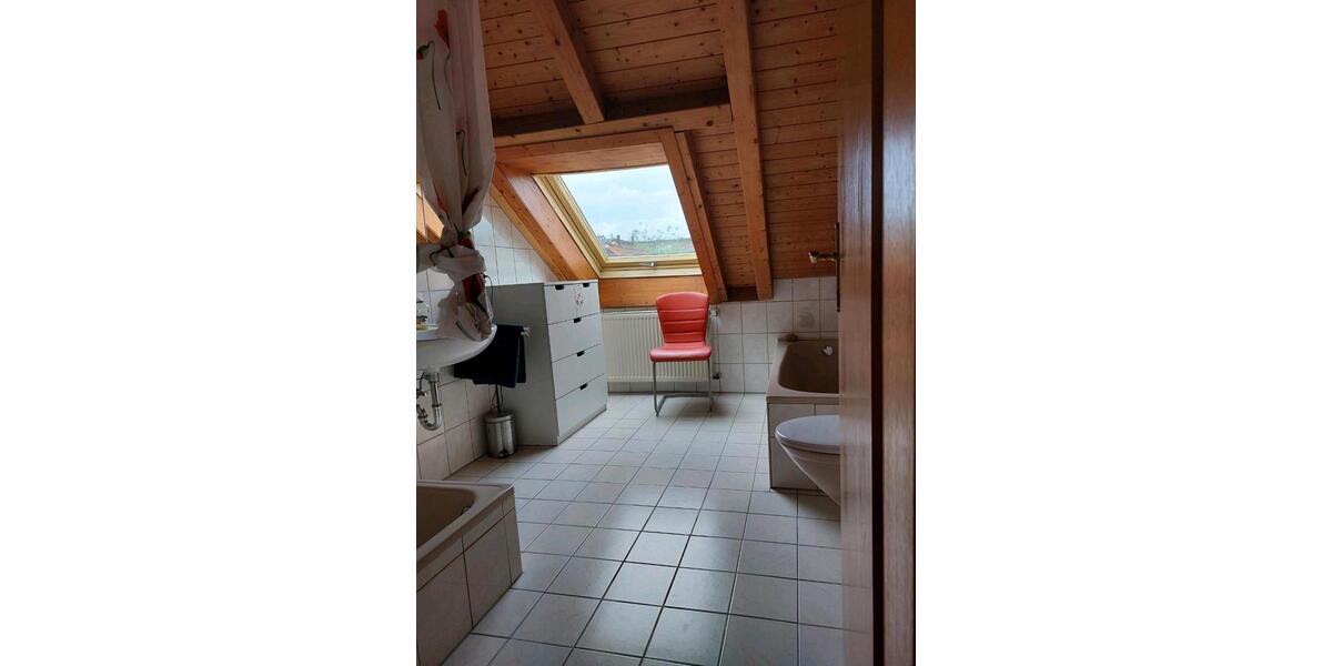 Dachgeschoßwohnung Klettgau - 3 Zimmer, 53 m&sup2;, 490&euro; | Angebot:26532896