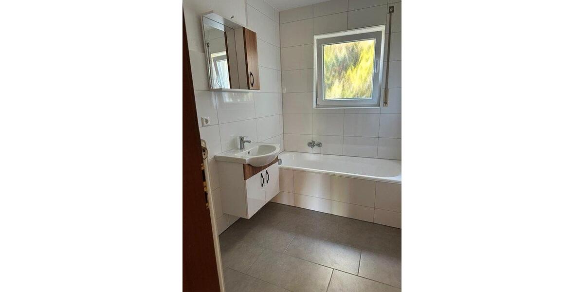 Etagenwohnung Schlaitdorf - 4 Zimmer, 95 m&sup2;, 1.120&euro; | Angebot:26658406