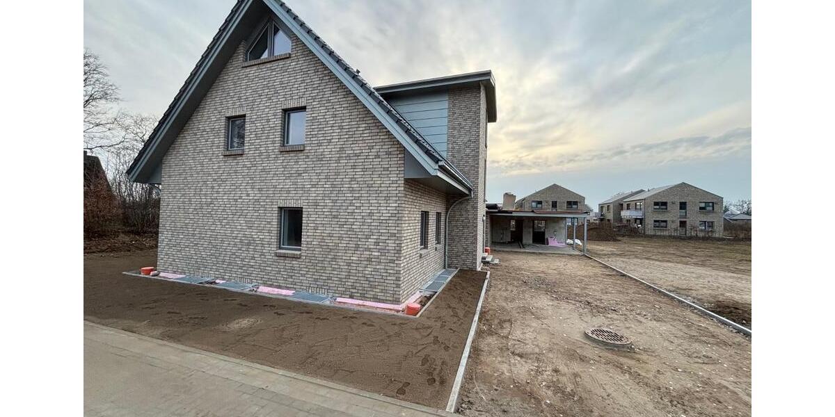 Dachgeschoßwohnung Groß Kummerfeld - 4 Zimmer, 123 m&sup2;, 1.726&euro; | Angebot:25441853