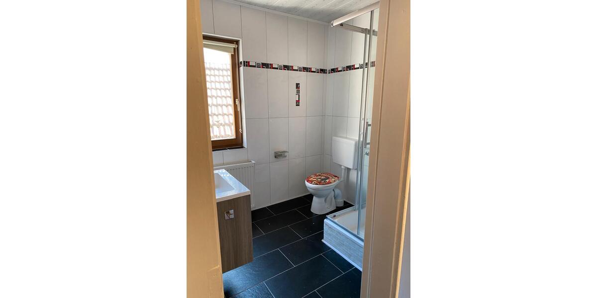 Etagenwohnung Bad Liebenstein - 4 Zimmer, 100 m&sup2;, 1.050&euro; | Angebot:25415446