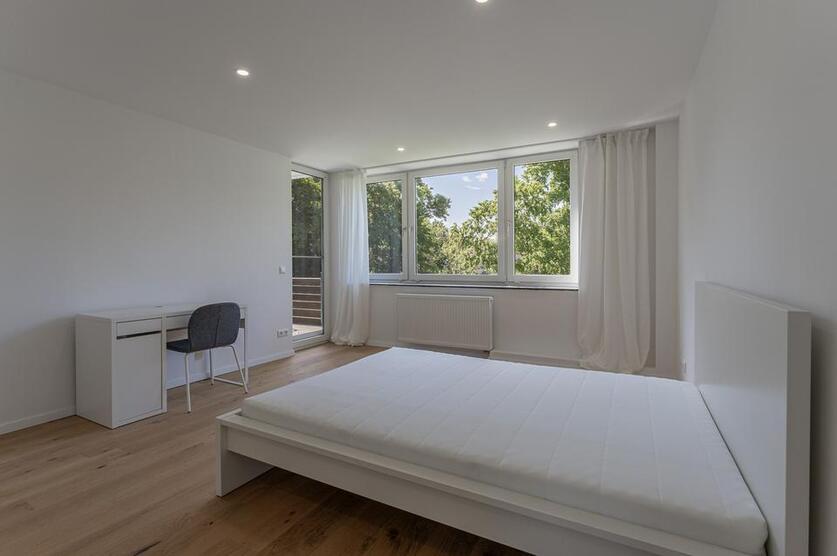 Großes WG Zimmer mit Balkon - saniert!