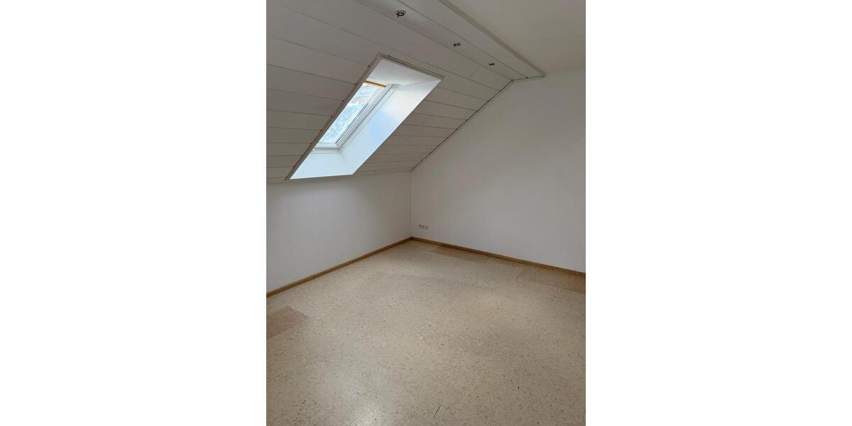 Dachgeschoßwohnung Crailsheim - 2 Zimmer, 96 m&sup2;, 950&euro; | Angebot:23739443