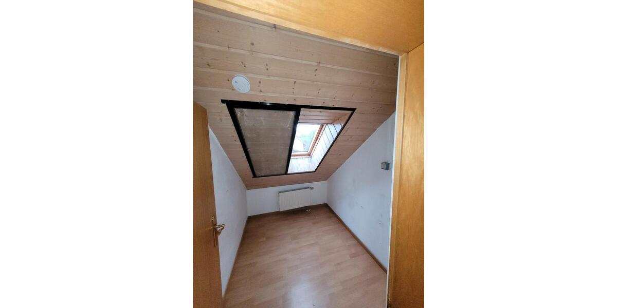 Dachgeschoßwohnung Drei Gleichen - 2.5 Zimmer, 70 m&sup2;, 540&euro; | Angebot:26483246