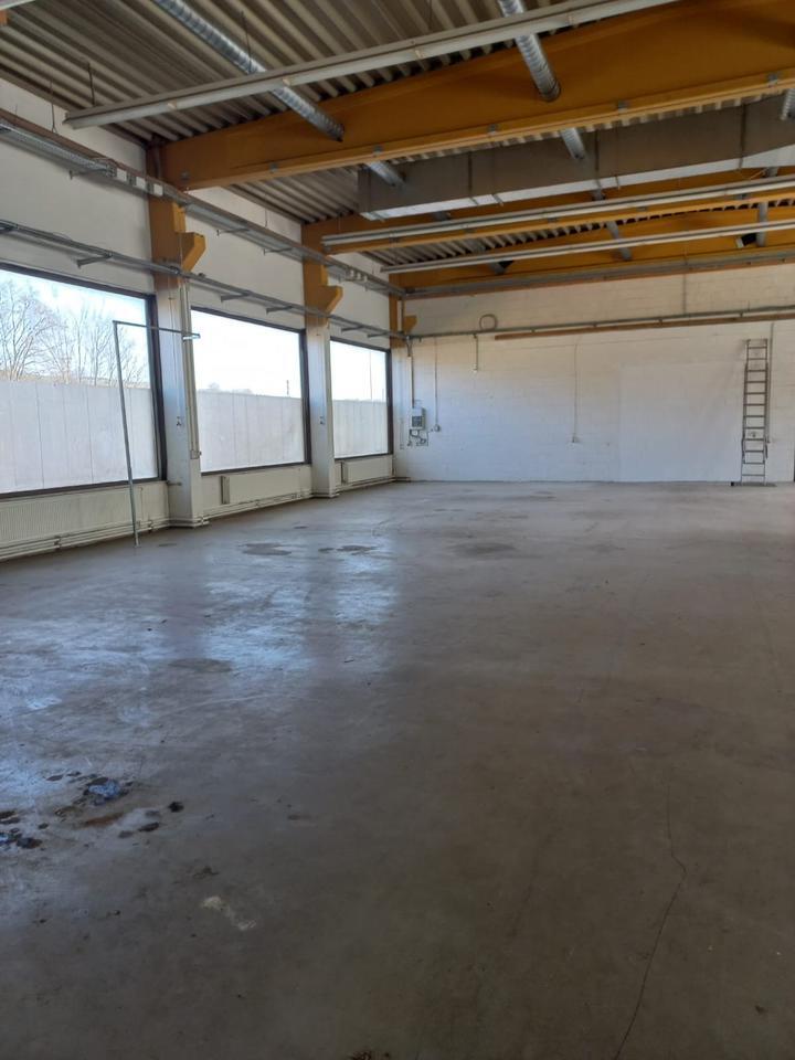 Geschlossene Halle zu vermieten- ideal für Oldtimer