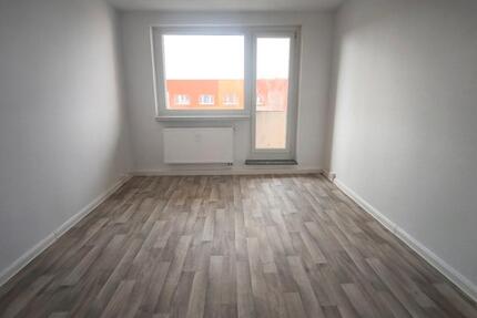 Wohnung mit Einbauküche + frisch renoviert!