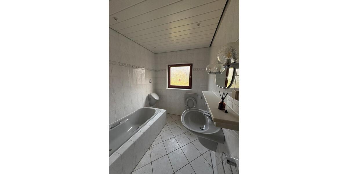 Doppelhaushälfte Bad Pyrmont - 4 Zimmer, 102 m&sup2;, 910&euro; | Angebot:26040583