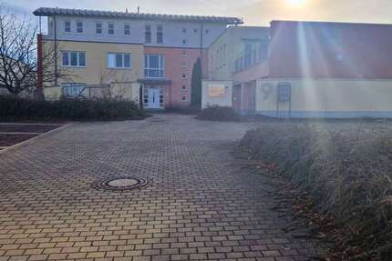 Firmenkomplex mit Garage und Einliegerwohnung 22 zimmer