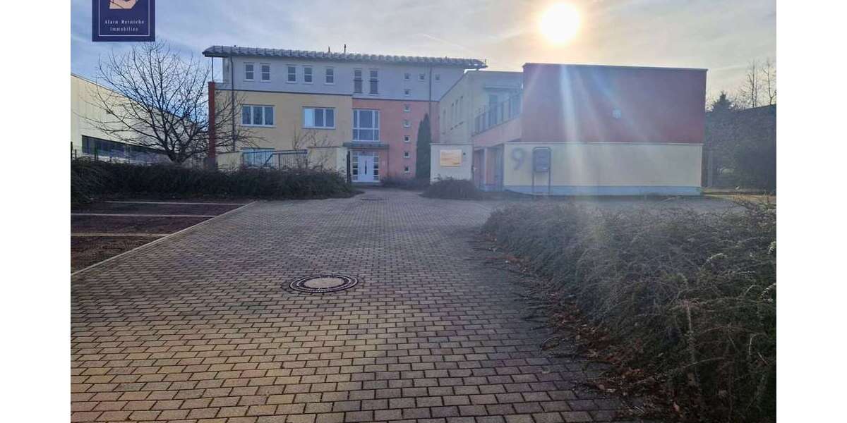 Firmenkomplex mit Garage und Einliegerwohnung 22 zimmer