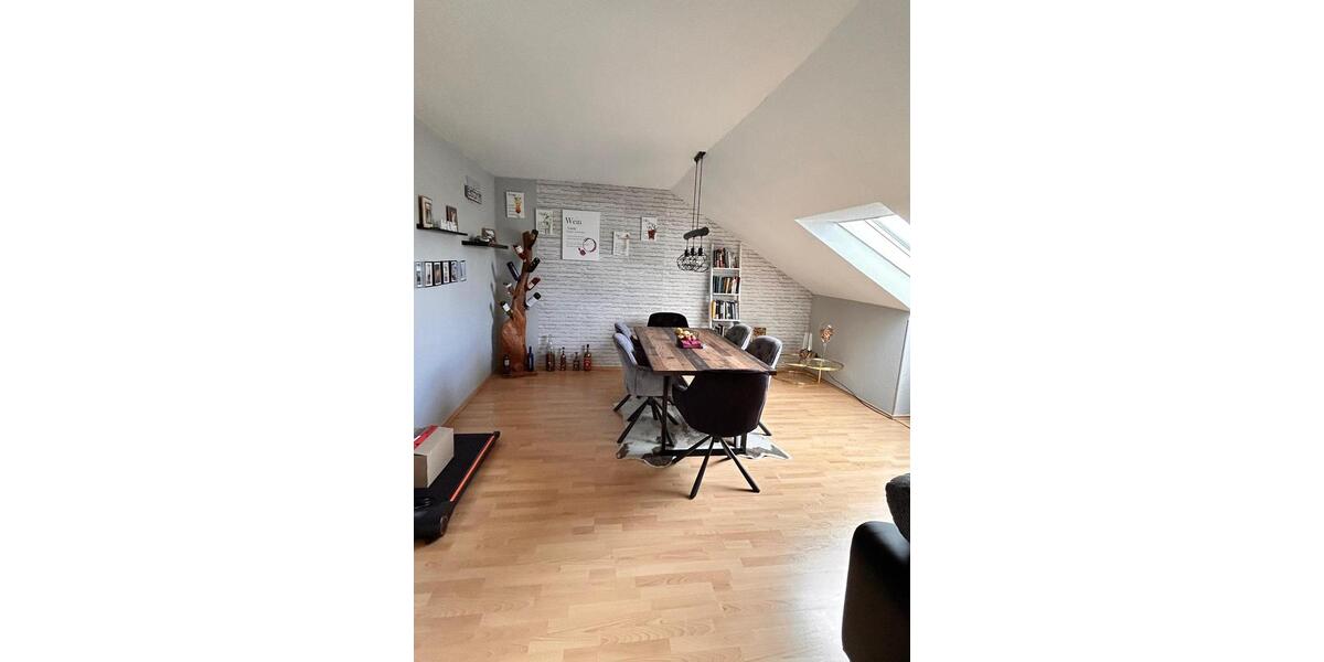 Vermietung Dachgeschosswohnung 2 zimmer